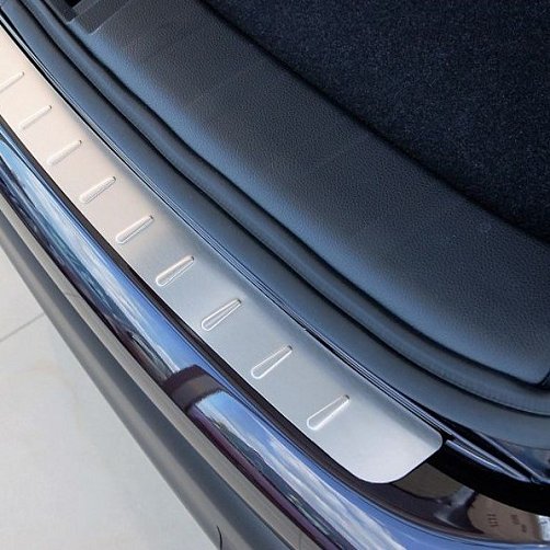 Nerezový kryt prahu pátých dveří Subaru Forester (2013->) - rovný matný - Alu Frost