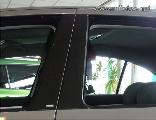 Černé kryty dveřních sloupků Škoda Octavia I